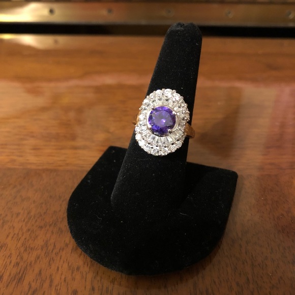 Woman’s size 8 Ring. MAKE OFFER! 😀 - Picture 1 of 2